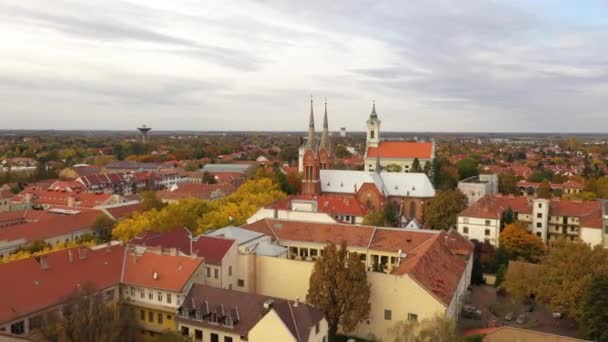 Imágenes Drones Una Iglesia Ciudad Bekescsaba Hungría Drone Vuela Hacia — Vídeo de stock