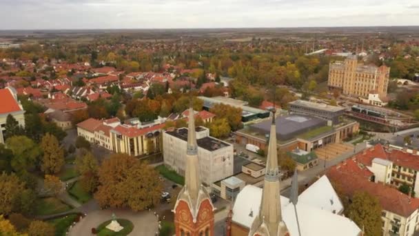 Imágenes Drones Una Iglesia Ciudad Bekescsaba Hungría Drone Sube — Vídeos de Stock