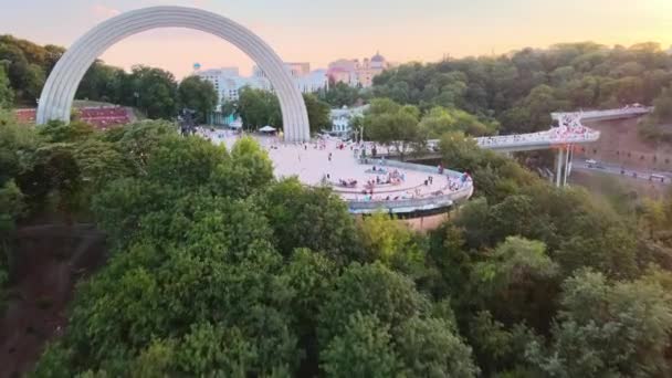 Aerial View People Friendship Arch Center Kiev Ukraine — kuvapankkivideo