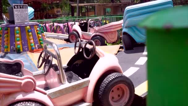 Close Cars Amusement Park Ride — Stock Video