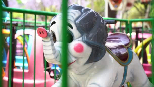 Primer Plano Elefante Montado Parque Atracciones — Vídeos de Stock