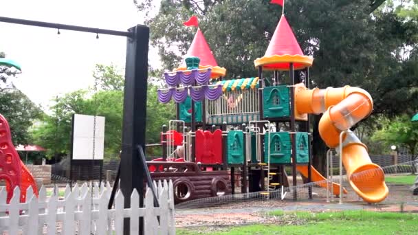 Lege Speeltuin Kasteel Jungle Gym — Stockvideo