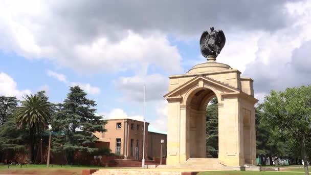 Estátua Anjo Monumento Tiro Contínuo Câmera Lenta — Vídeo de Stock