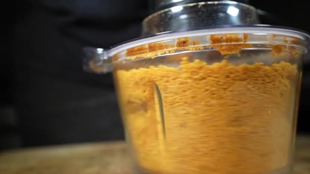 Fechar Atirar Batendo Batatas Fritas Processador Alimentos Movimento Lento — Vídeo de Stock