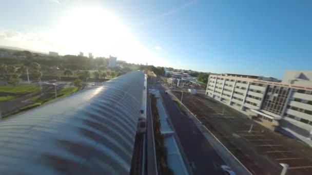 Urban Train Fpv Filmischer Drohnenflug Puerto Rico Vuelo Dron Cinematogrfico — Stockvideo