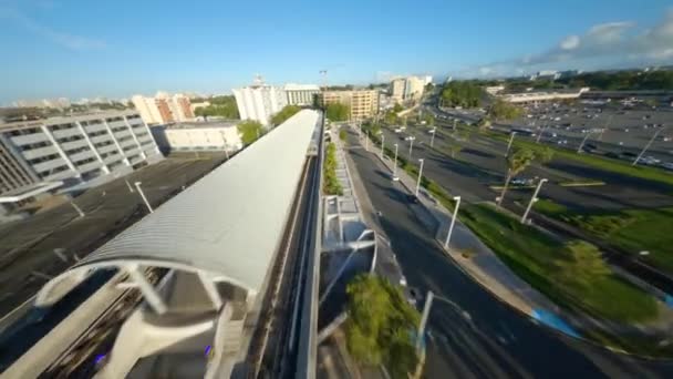 Urban Train Fpv Cinematic Drone Flight Puerto Rico Vuelo Dron — Stock video