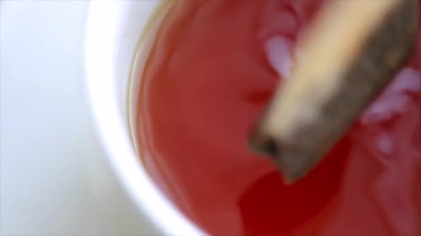 Torebka Herbaty Gorącej Wodzie Filiżance Magazyn Wideo Materiał — Wideo stockowe