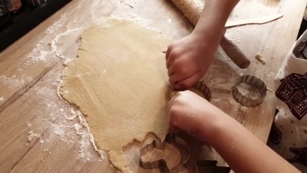 Tasa Cortada Con Plantillas Para Hacer Galletas Azúcar — Vídeos de Stock