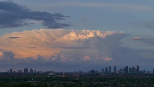 Sunset Time Lapse Large Cumulus Clouds Moving Mississauga Skyline — Vídeos de Stock