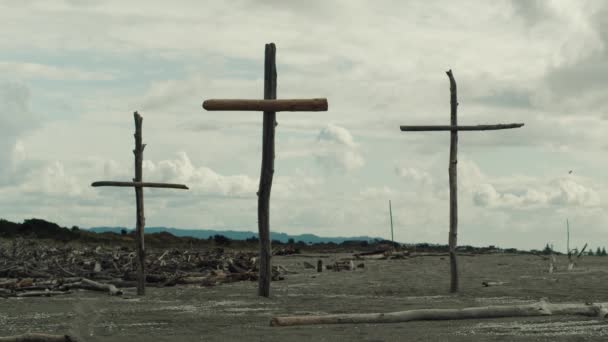 Tres Cruces Madera Desierto — Vídeo de stock