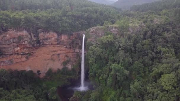 Dramatische Strömung Lone Creek Falls Südafrika Fällt Siebzig Meter — Stockvideo