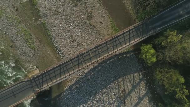 Bialke Folyót Átszelő Acélkeretes Híd Felülről Lefelé Irányuló Antennája Lengyelországban — Stock videók