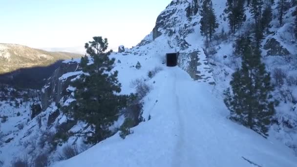 Snow中Mountain Pass上被动语态的简写Video — 图库视频影像