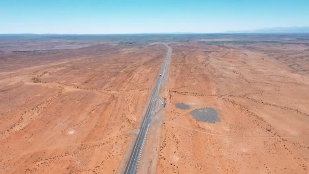 Karoo Ημι Έρημο Στη Νότια Αφρική Drone Panning Shot Αριστερά — Αρχείο Βίντεο