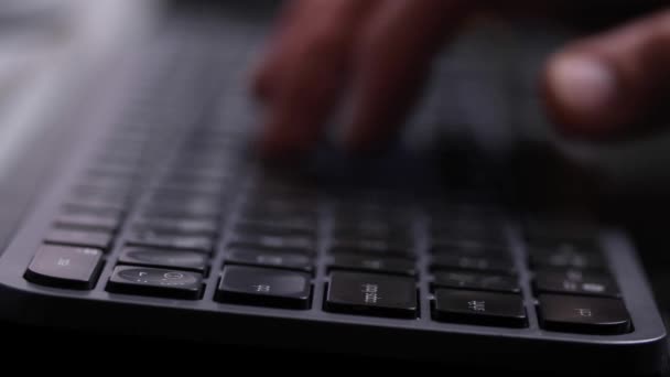 Siyah Bir Bilgisayar Klavyesine Yazımı Yan Görünümü Kapat — Stok video