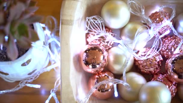 Christmas Table Decorations Lights Slow Panning Overhead Shot Left Right — Stock Video