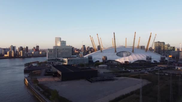 Antenn Arena Och Canary Wharf London Storbritannien Vidvinkelsänkning Skott — Stockvideo