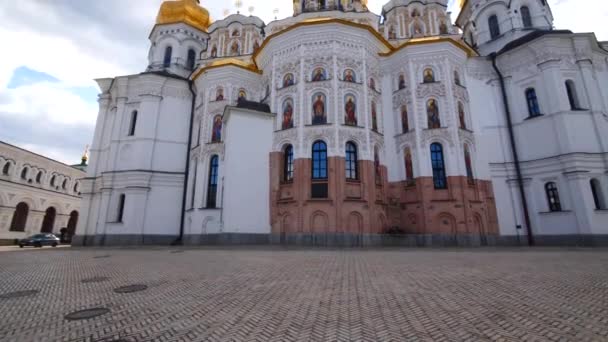 Biały Murowany Kijów Ławra Peczersk Kościół Katedra Złotymi Kopułami Święci — Wideo stockowe