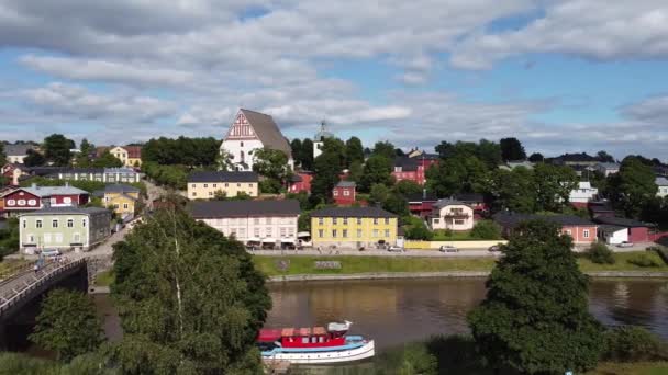 Vista Aérea Idílica Ciudad Porvoo Con Casas Coloridas Río Porvoonjoki — Vídeos de Stock