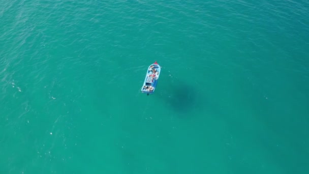 Drone Över Fiskebåt Cam Ranh Stranden Khanh Hoa Provinsen Centrala — Stockvideo