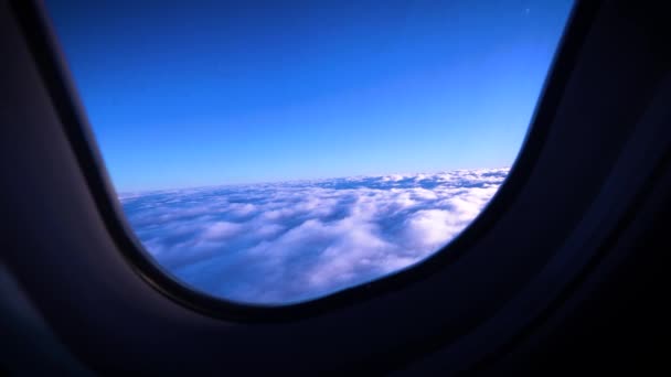Belle Vue Par Fenêtre Avion Des Sommets Des Nuages Parfait — Video