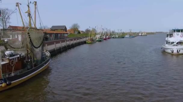 Drohnenflug Über Einem Beschaulichen Fischerdorf Deutschland — Stockvideo