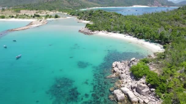 Tropická Azurová Voda Pláži Binh Tien Nedotčeném Pobřeží Vietnamu — Stock video