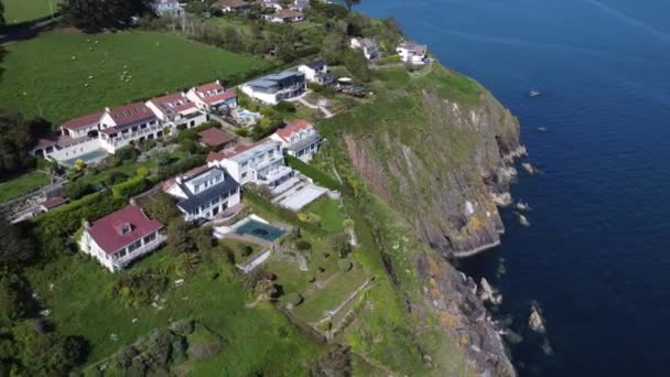 Çarpıcı Bir Insansız Hava Aracı Bazı Güney Devon Uçurumlarının Tepesine — Stok video