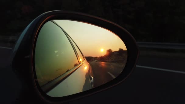 Pandangan Kaca Spion Mobil Senja Hari Sepanjang Jalan Gerakan Lambat — Stok Video