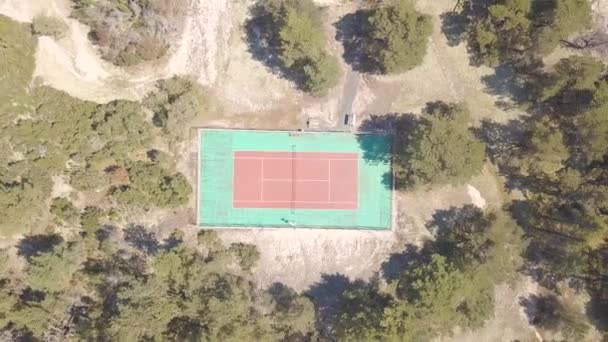 Old Tennis Court Red Green Many Trees Drone Shot Ascending — Stock Video