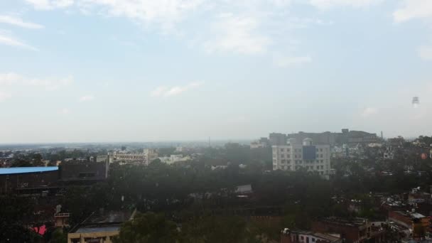 Building Cloudy Blue Sky Flying Birds Background Small City — Stock Video