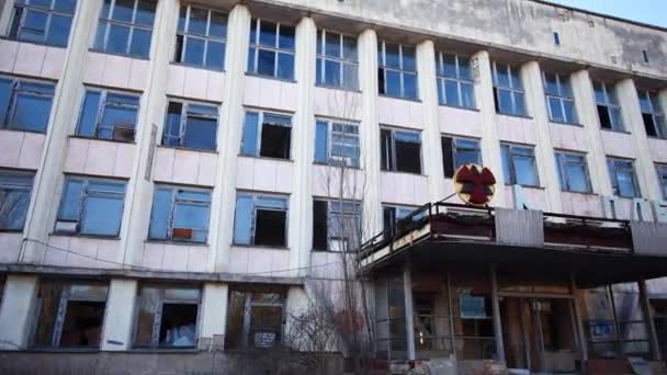 Разрушенное Заброшенное Здание Атомной Станции Припяти Чернобыль — стоковое видео
