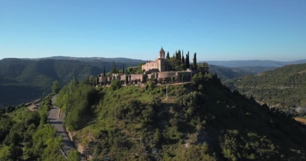 Aerial Horisontella Bilder Liten Typisk Spansk Grön Miljö Spanska Pyrenéerna — Stockvideo