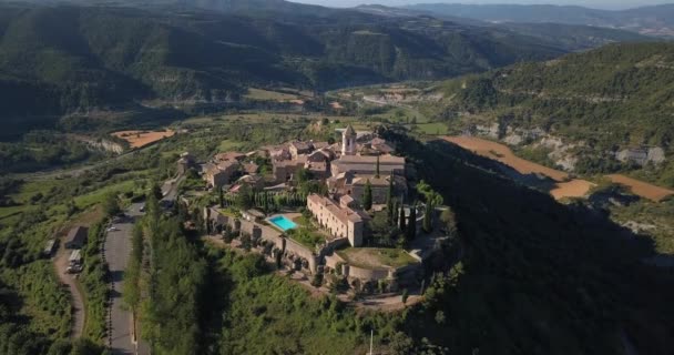 Images Aériennes Drones Petit Village Espagnol Typique Entouré Environnement Naturel — Video