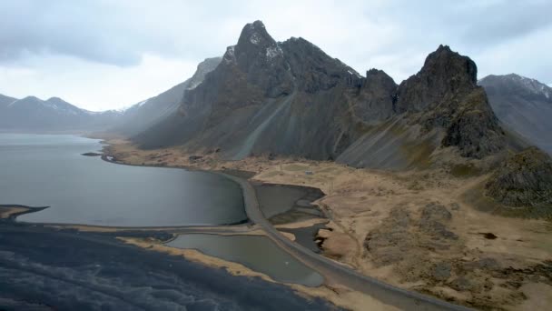 Drone Iceland Keleti Fjordok Drámai Sötét Partvonal — Stock videók