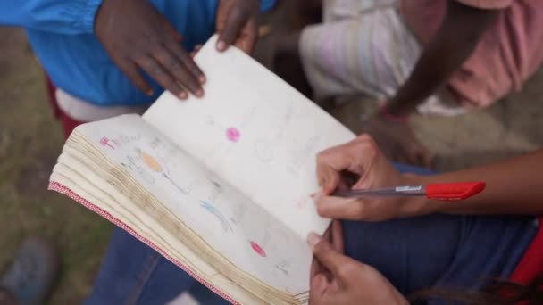 Caucasian White Volunteer Reviewing African Children Homework School Lack Resources — Stock Video