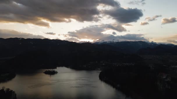 Vista Gran Altitud Sobre Lago Bled Eslovenia Fondo Nevado Montaña — Vídeos de Stock