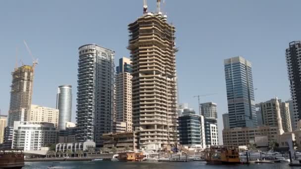 Edificio Construcción Dubai Vista Desde Yate Canal Dubai Marina — Vídeos de Stock
