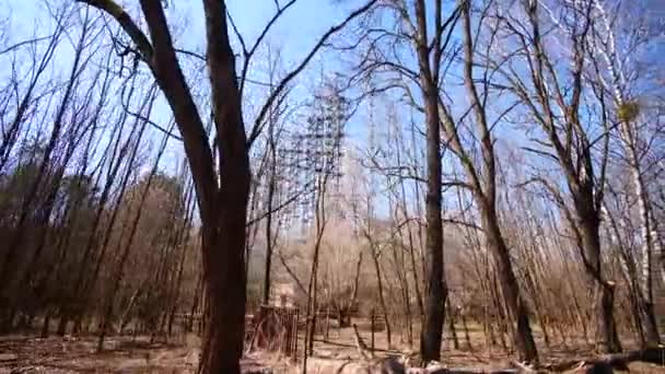 Radar Duga Aus Der Ferne Hinter Blattlosem Winterbaum Unheimlichem Tschernobyl — Stockvideo