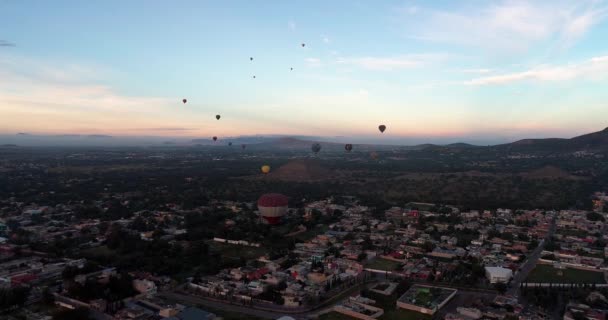 Globos Aire Caliente Sobre Pirámide Teotihuacán México — Vídeo de stock