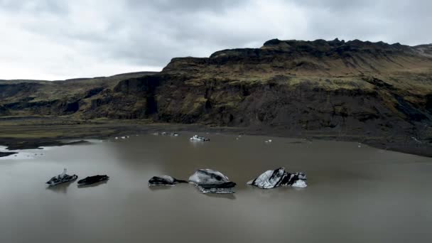 Исландские Айсберги Зеленым Мохом — стоковое видео