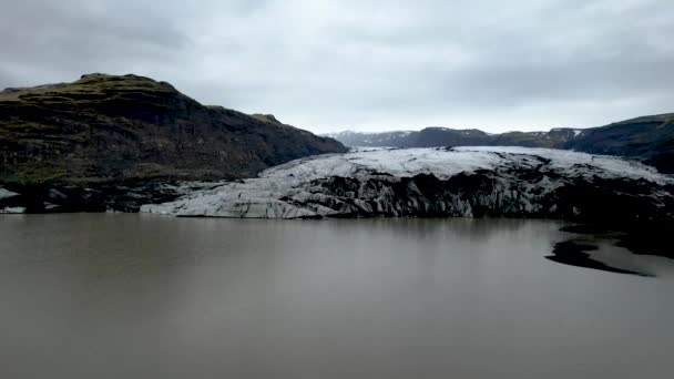 Drone Che Vola Sopra Lago Glaciale Sopra Bordo Del Ghiacciaio — Video Stock