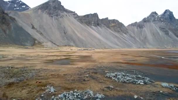 Low Flying Drone Dramatic Iceland Mountains Eastern Fjords Ending Abandoned — ストック動画