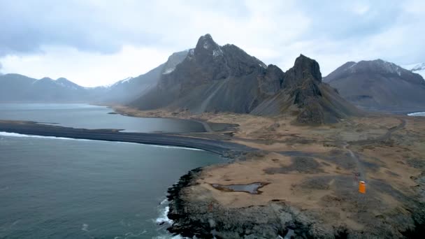 Islande Côte Est Fjords Crashant Vagues Dessus Côte Avec Phare — Video