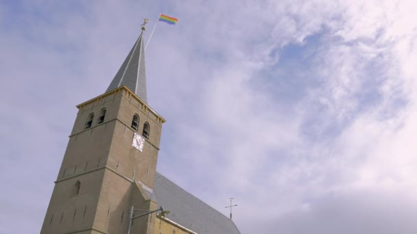 Antiga Igreja Gótica Holanda Pequena Aldeia Boksum Frísia Acena Bandeira — Vídeo de Stock