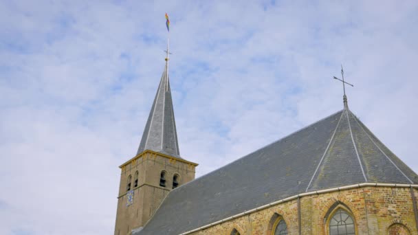 Antiga Igreja Gótica Holanda Pequena Aldeia Boksum Frísia Acena Bandeira — Vídeo de Stock