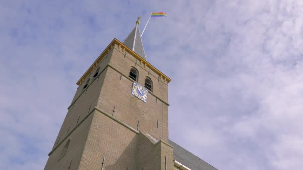 Oude Gotische Kerk Nederland Het Kleine Dorpje Boksum Friesland Zwaait — Stockvideo