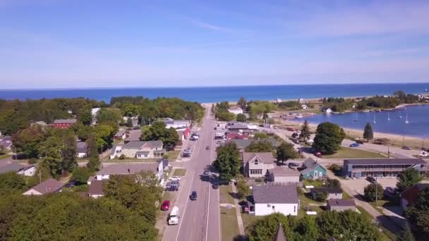 Naprzód Wzdłuż Ulicy Nad Jeziorem Superior Grand Marais Michigan — Wideo stockowe