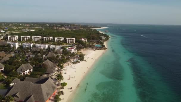 Drone Aéreo Vista Uma Praia Paradisíaca Com Água Limpa Turquesa — Vídeo de Stock