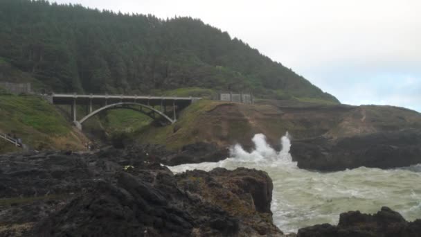 Jembatan Dan Garis Pantai Dekat Thors Well Oregon Coast Dengan — Stok Video